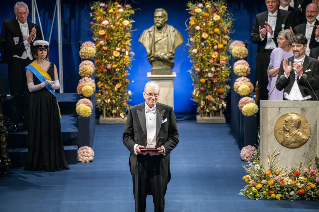 Louis Brus after receiving his prize