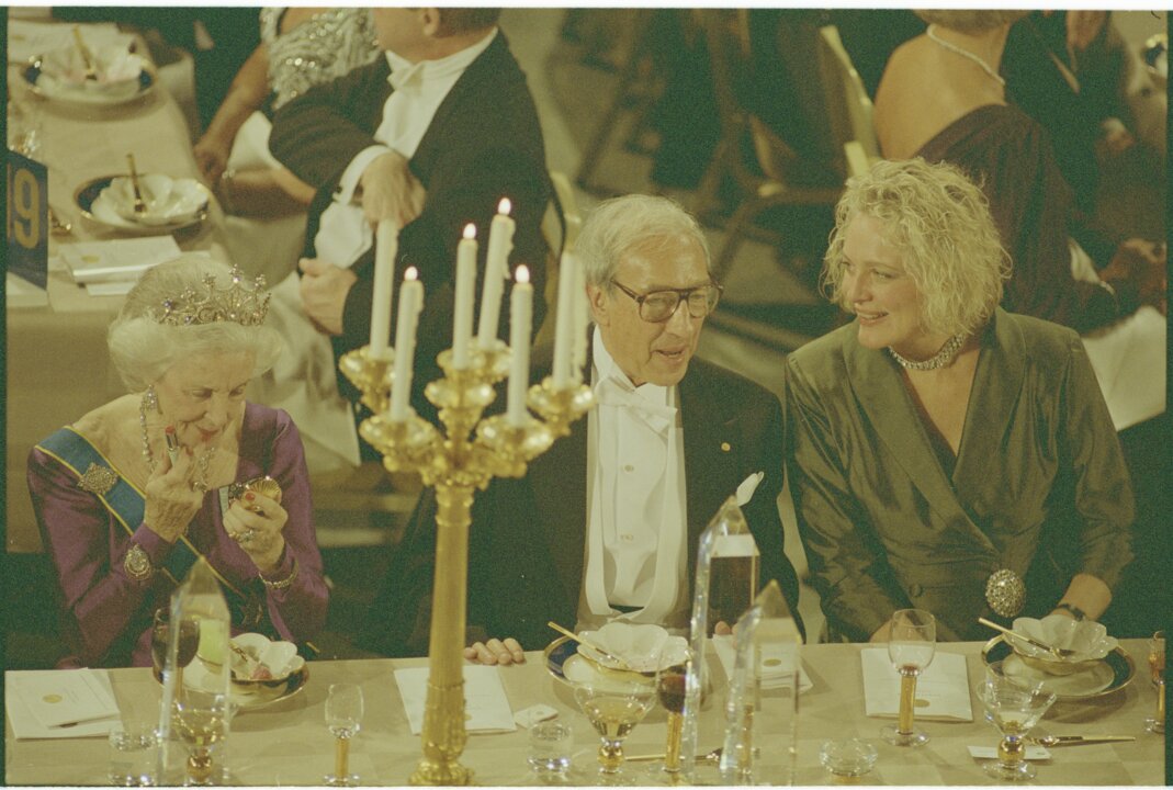 Edmond H. Fischer at banquet