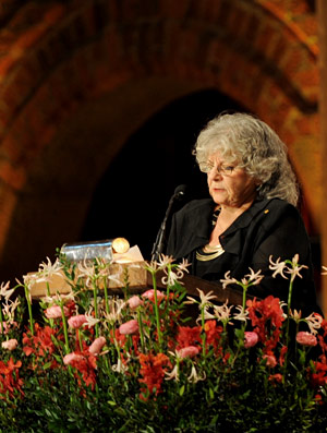 Ada E. Yonath delivering her banquet speech